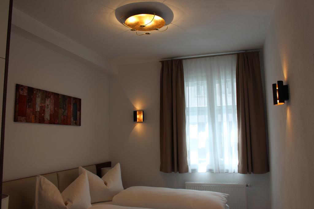 Hotel Schmales Haus Улм Екстериор снимка